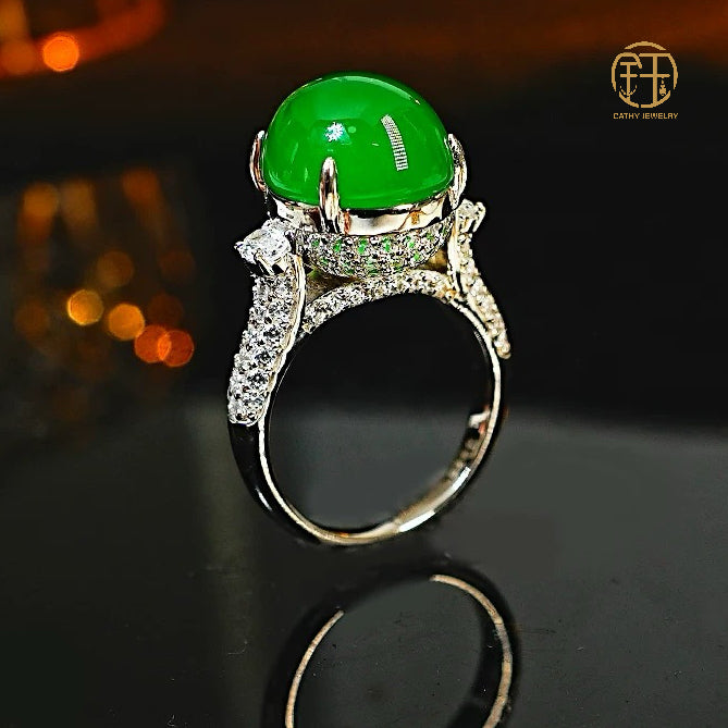 💚 Natural Green Chalcedony Oval “Pigeon Egg” Ring 💍