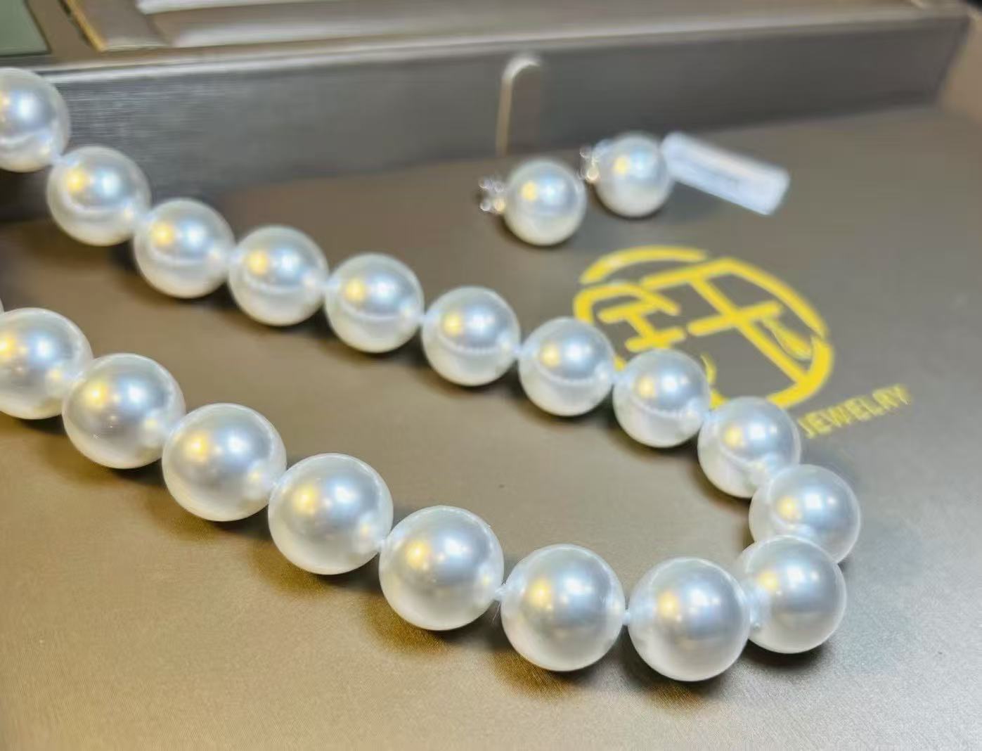 Crystal Pearls Necklaces