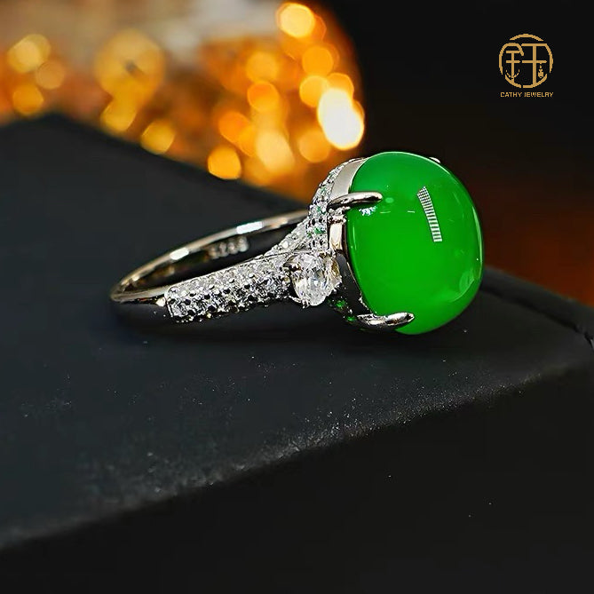 💚 Natural Green Chalcedony Oval “Pigeon Egg” Ring 💍